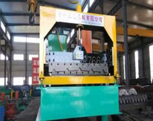 860型彩鋼壓瓦機(jī)