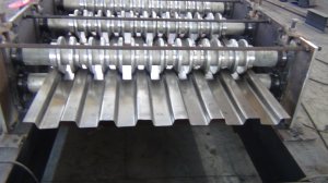 <b>車箱板壓瓦機</b>